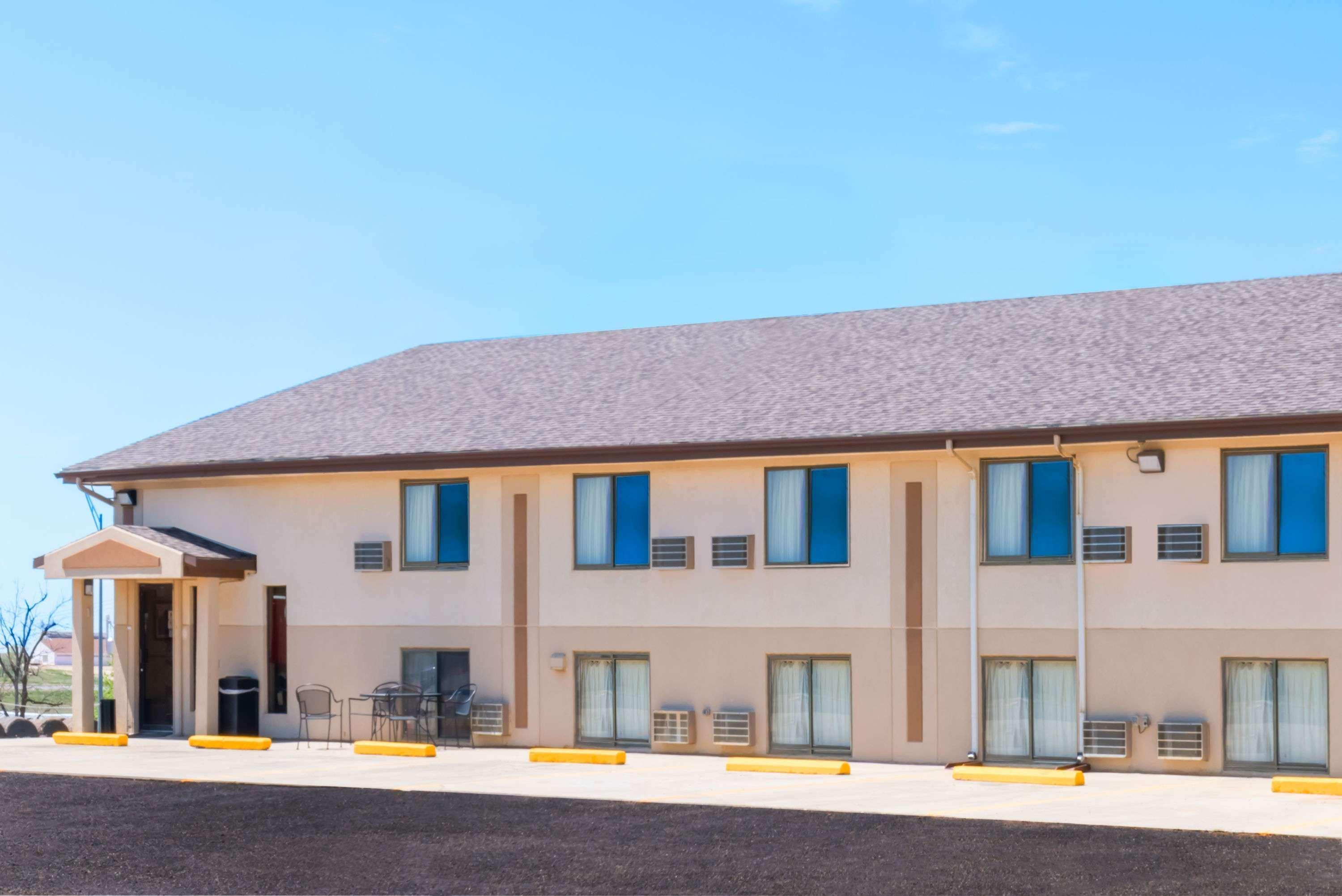 Hotel Super 8 By Wyndham Bowman Esterno foto
