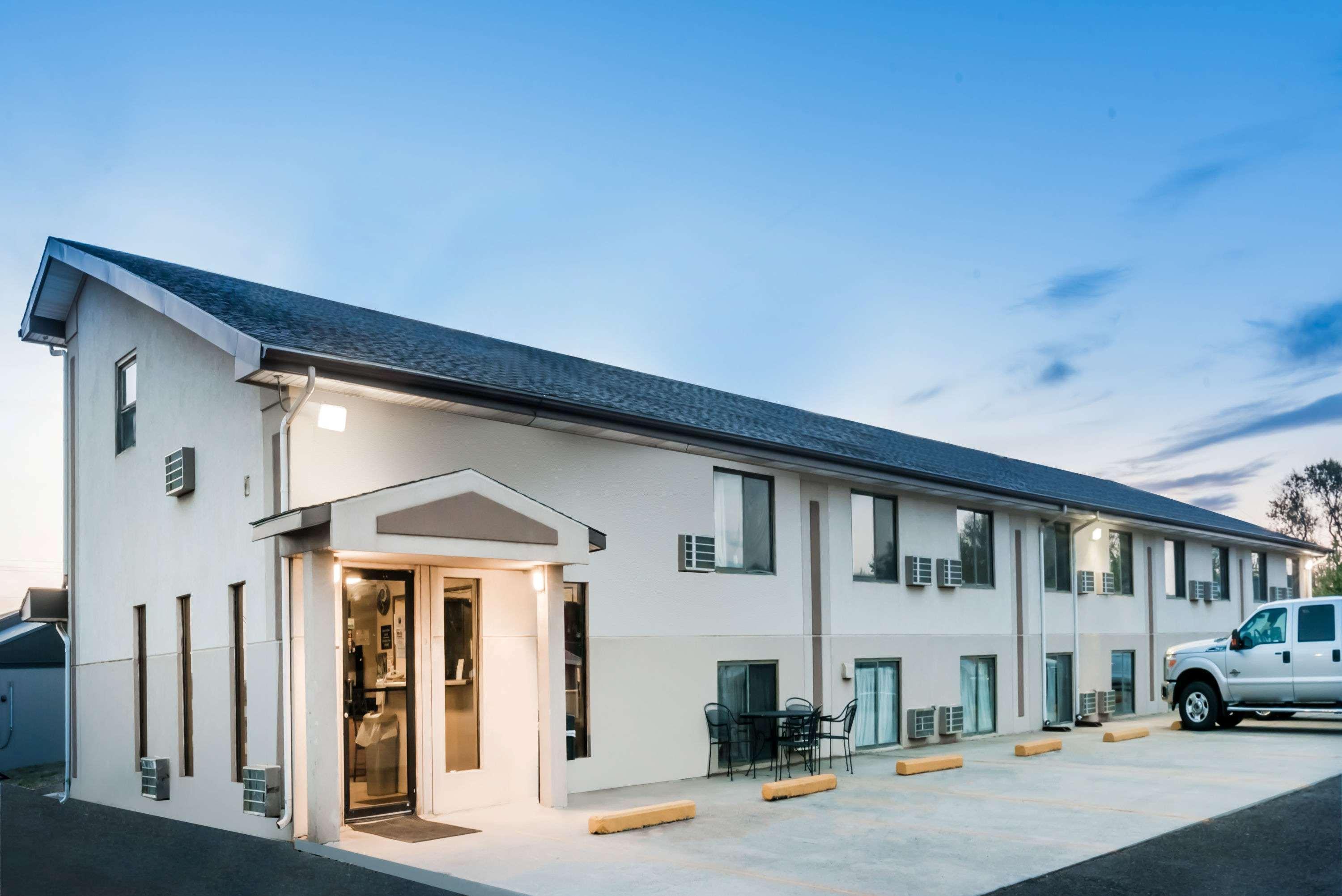 Hotel Super 8 By Wyndham Bowman Esterno foto